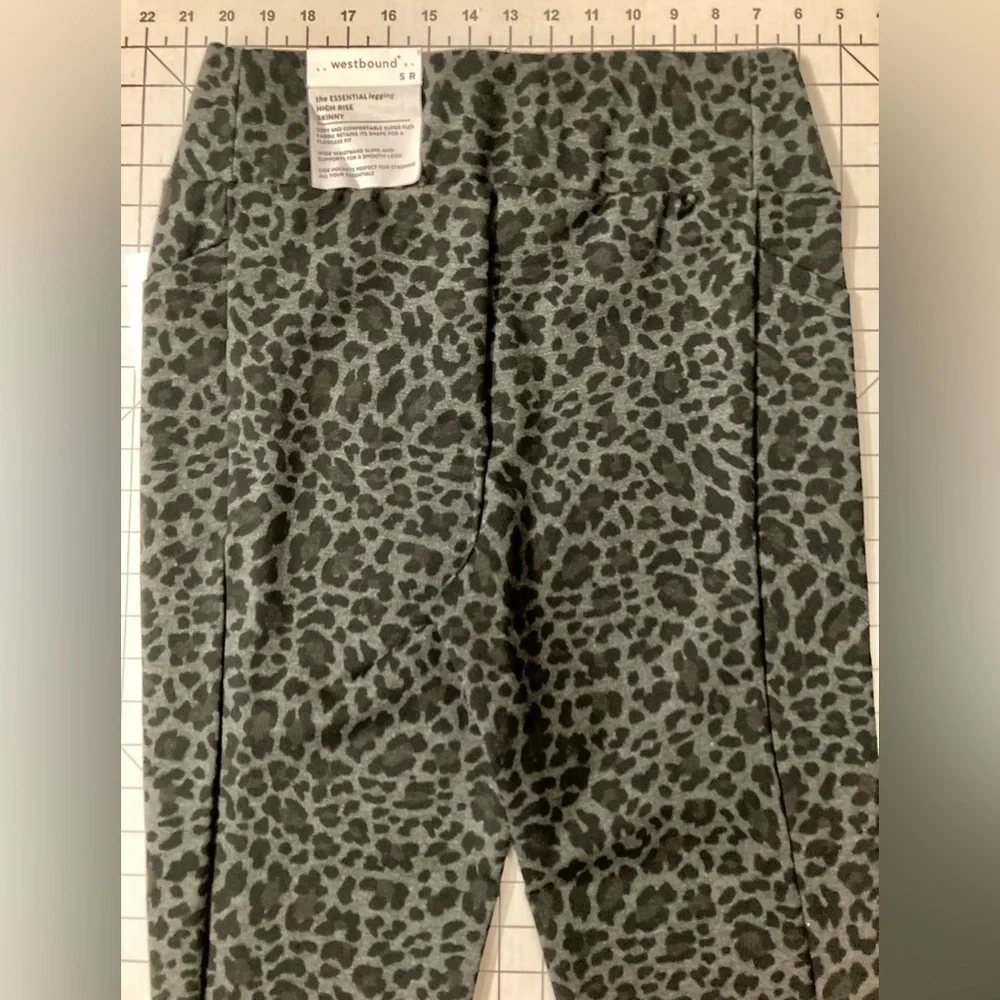 NWT Westbound Women’s‎ Size SR Gray Leopard Essential High Rise Skinny Leggings